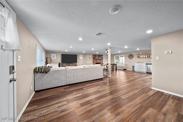 106595 S 4770th Rd, Muldrow, OK 74948 - living area featuring dark wood-type flooring, a textured ceiling, and recessed lighting