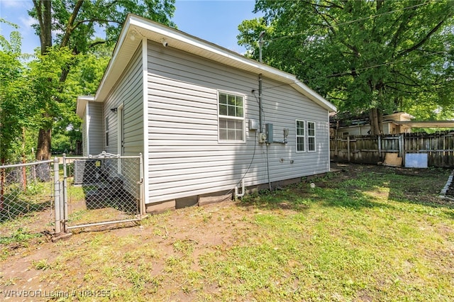 618 Sycamore St, Van Buren, AR 72956 - view of side of home featuring crawl space and a gate
