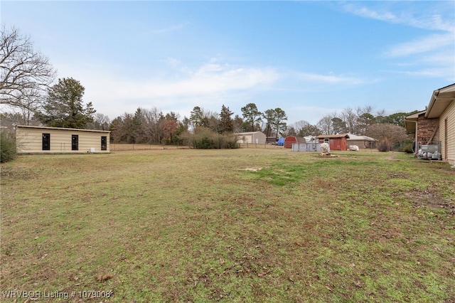 view of yard with a storage unit