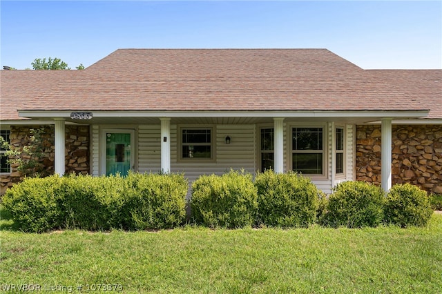 bungalow-style home featuring a porch and a front yard