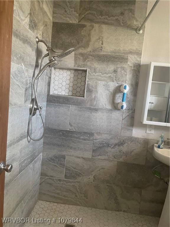 606 Highland Dr, Charleston, AR 72933 - full bathroom with tiled shower and a sink
