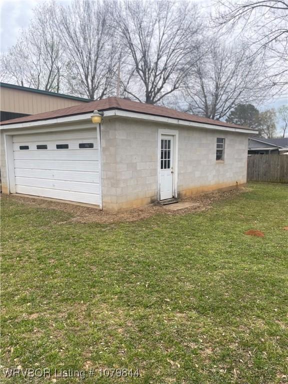 606 Highland Dr, Charleston, AR 72933 - garage with fence