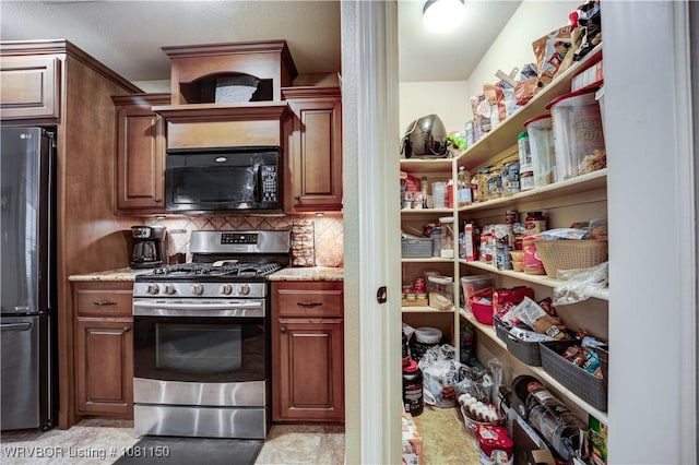 2304 Durango Dr, Van Buren, AR 72956 - view of pantry