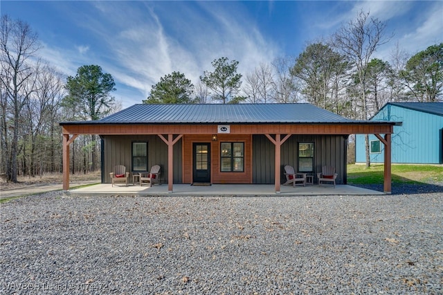 view of front of home featuring a patio