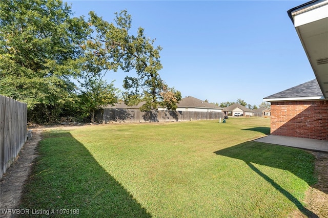 view of yard featuring a fenced backyard