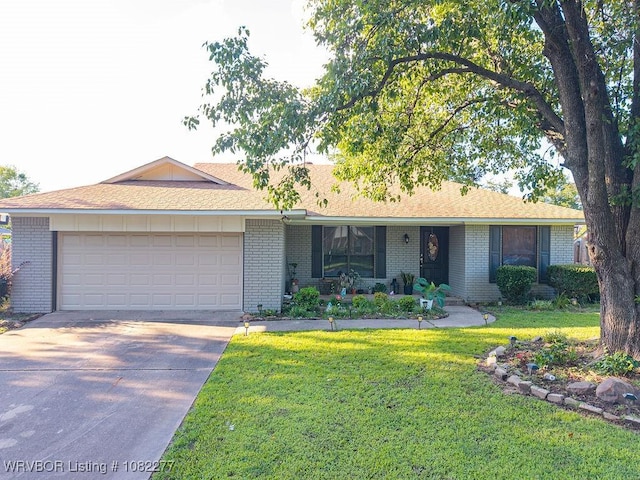 2509 Roxbury Ln, Fort Smith, AR 72908 - ranch-style house with brick siding, driveway, a garage, and a front lawn