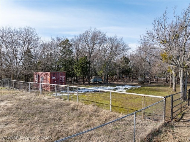 view of yard featuring a rural view