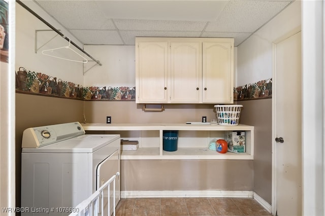 laundry room with washer / clothes dryer and cabinets