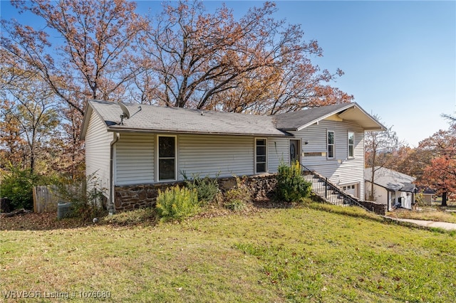 view of front of property with a front lawn