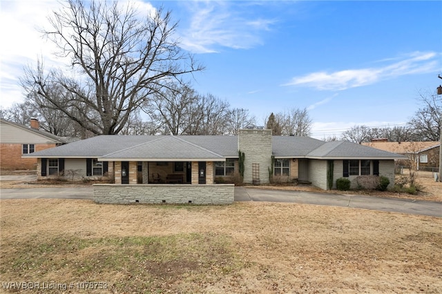 ranch-style home featuring a front lawn