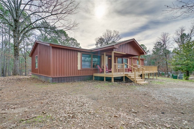 view of front of house featuring covered porch