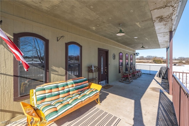 view of patio with ceiling fan and covered porch