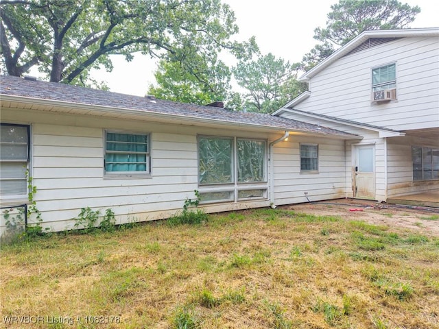 7 Bon Air St, Van Buren, AR 72956 - rear view of house featuring a yard and a shingled roof