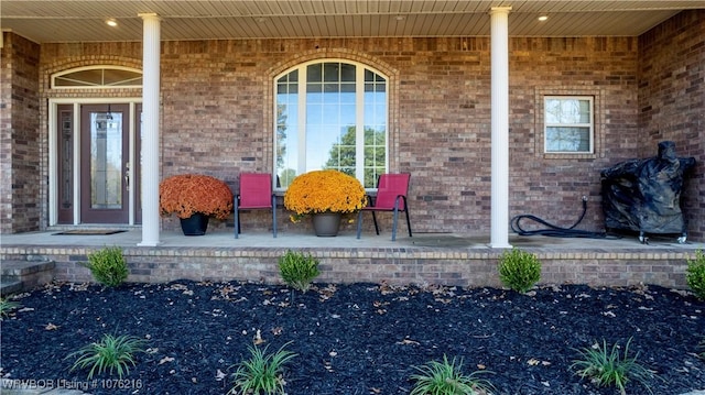 entrance to property featuring a porch