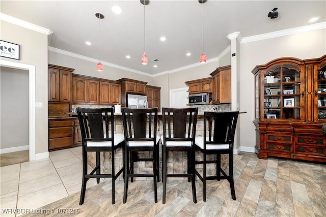 kitchen featuring a center island, hanging light fixtures, stainless steel appliances, a breakfast bar area, and decorative backsplash