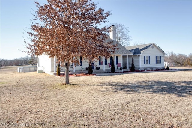 view of front facade with a front yard