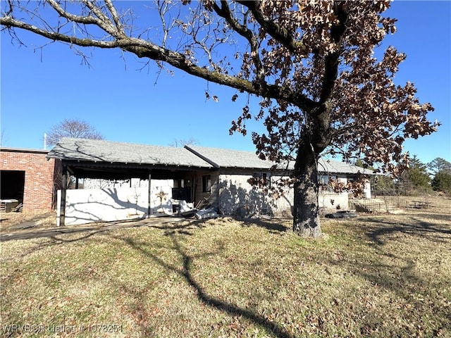 view of front of home with a front yard