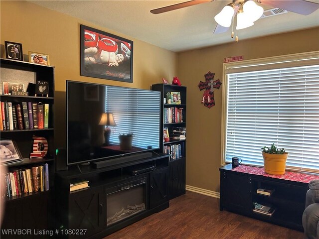 304 Caseys Ct, Lavaca, AR 72941 - living area with dark wood finished floors, visible vents, baseboards, and ceiling fan