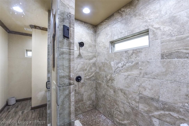 bathroom featuring a tile shower