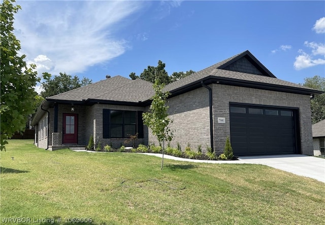 view of front of home featuring a front yard and a garage