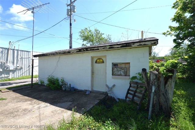 view of outdoor structure