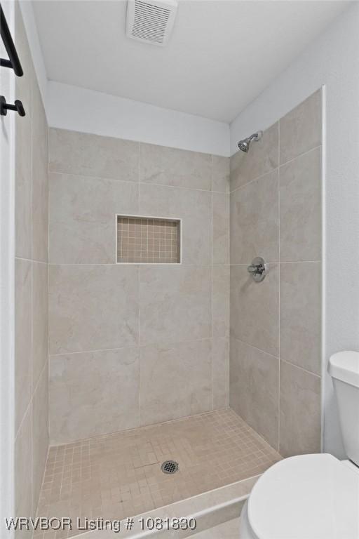 2420 Independence St, Fort Smith, AR 72901 - full bath with toilet and a tile shower