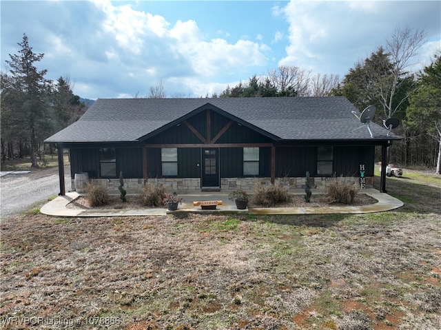 view of front facade with covered porch