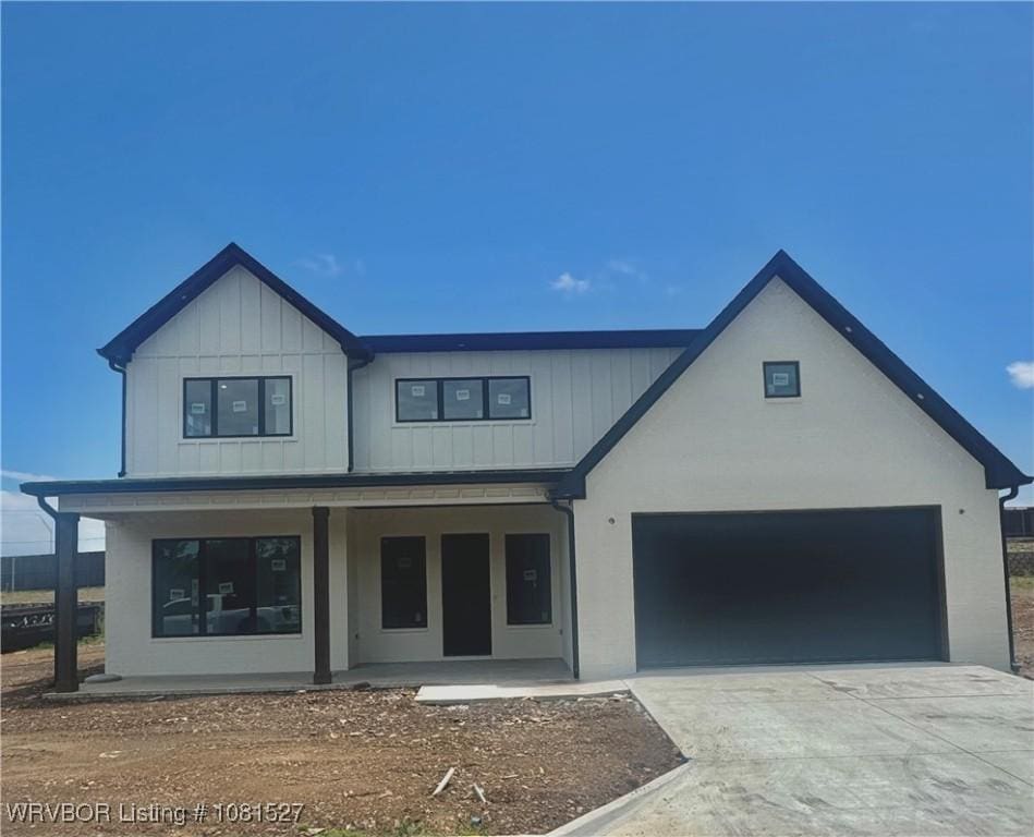 7005 Alianna Way, Fort Smith, AR 72916 - modern farmhouse style home featuring covered porch, concrete driveway, and an attached garage