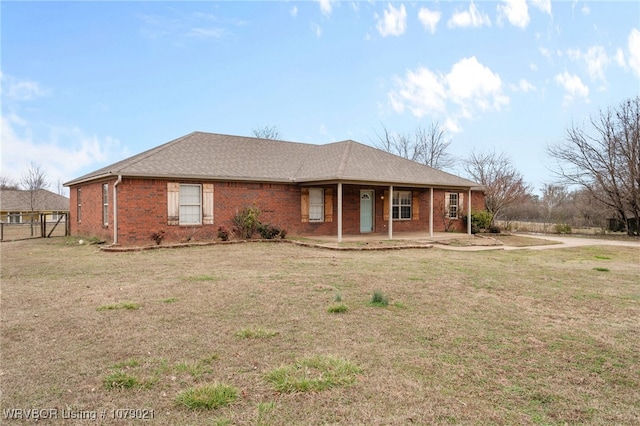 ranch-style home featuring a front yard