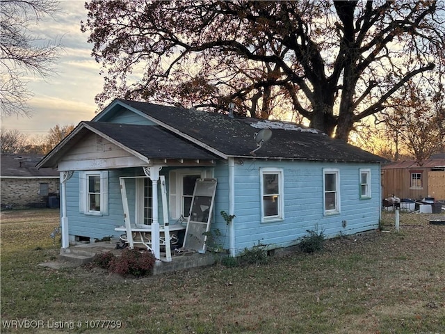 view of front of home with a lawn