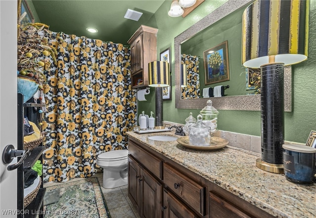9019 Gracie Ln, Fort Smith, AR 72916 - full bathroom with toilet, vanity, and a shower with curtain