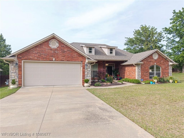 9019 Gracie Ln, Fort Smith, AR 72916 - traditional home featuring a front lawn, driveway, and an attached garage
