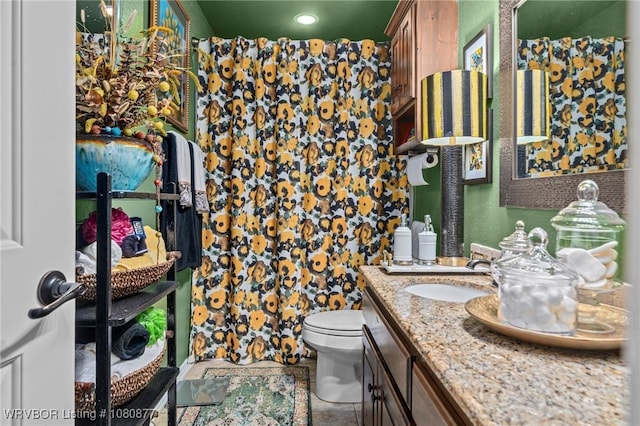 9019 Gracie Ln, Fort Smith, AR 72916 - full bathroom featuring toilet, vanity, and a shower with curtain