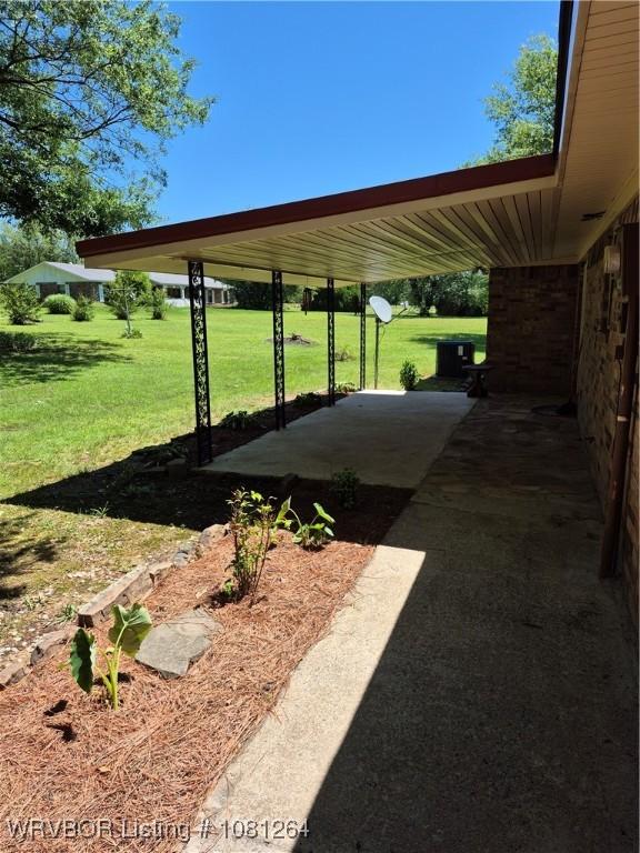 1382 6th St, Waldron, AR 72958 - view of vehicle parking