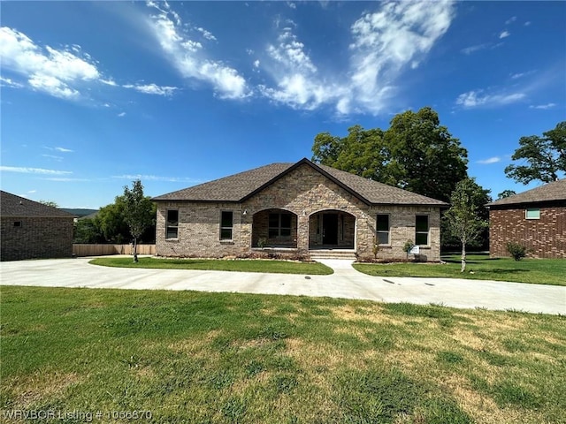 view of front of house with a front lawn