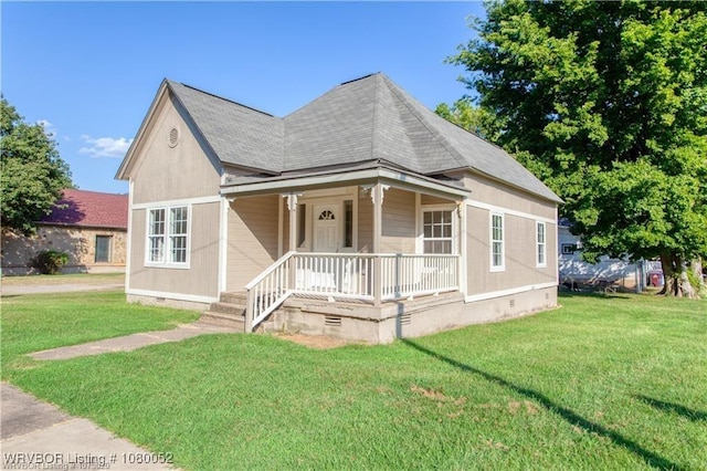 view of front facade with covered porch, a front yard, crawl space, and a shingled roof