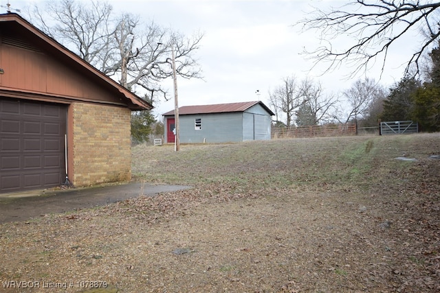 view of yard featuring a garage and an outdoor structure