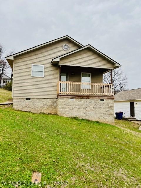 1709 Z St, Fort Smith, AR 72901 - view of front of property featuring crawl space and a front lawn
