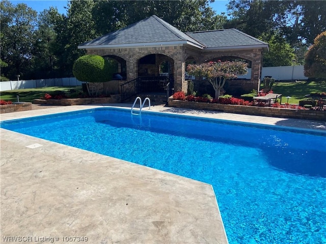 view of pool featuring a yard