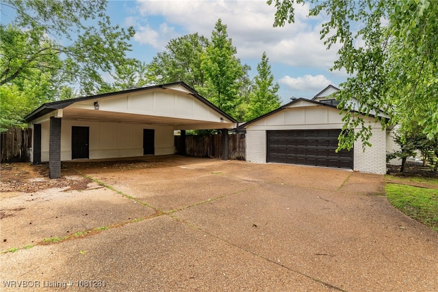 8901 Royal Ridge Dr, Fort Smith, AR 72903 - garage with a garage