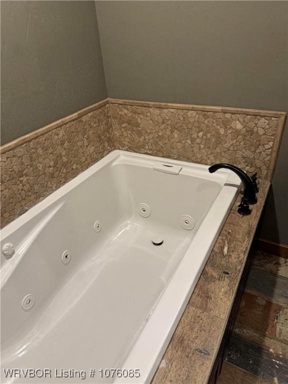 185 Susie Ln, Mena, AR 71953 - bathroom featuring a bathing tub