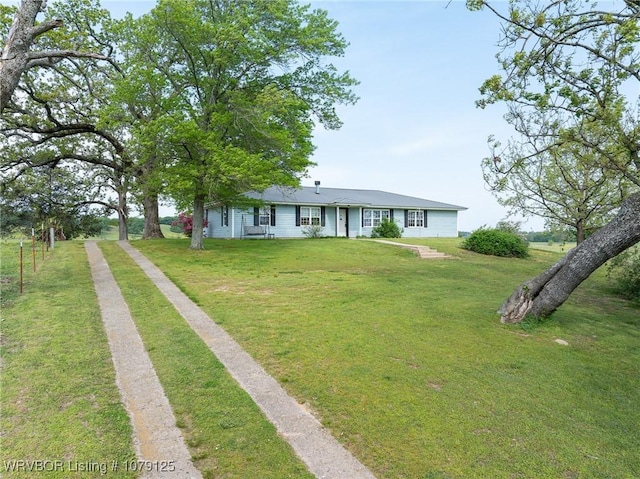 255 Spielerville Rd, Paris, AR 72855 - ranch-style home with driveway and a front lawn