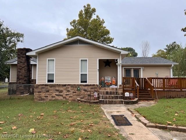 view of front of property featuring a deck and a front lawn