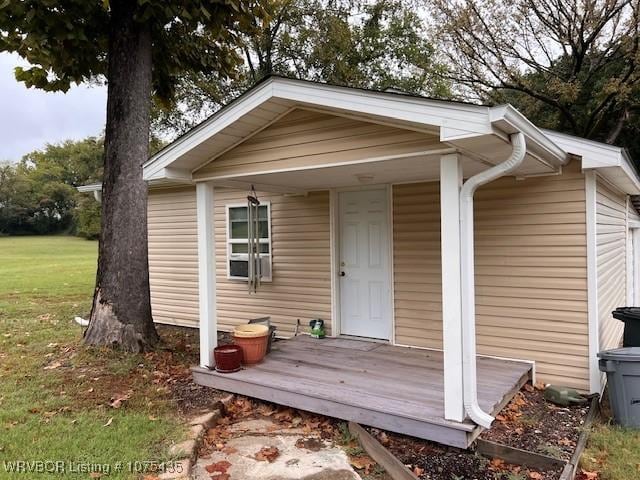 exterior space featuring a yard