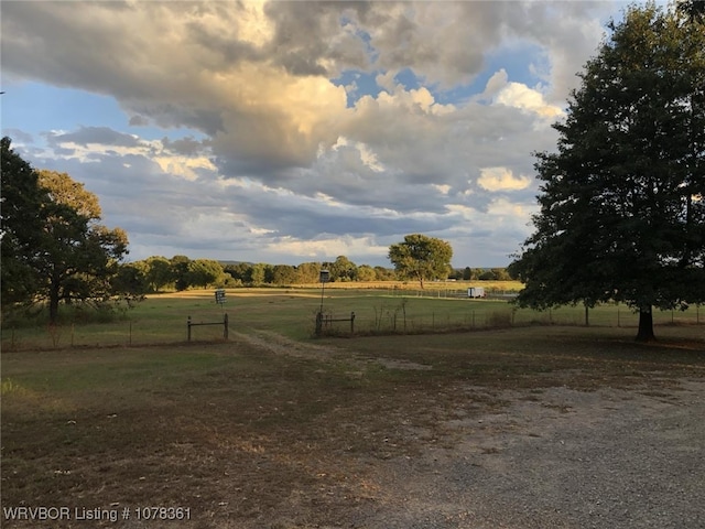 view of yard featuring a rural view