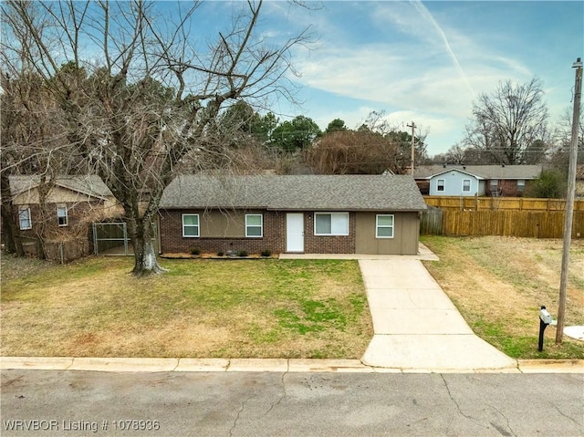 single story home featuring a front lawn