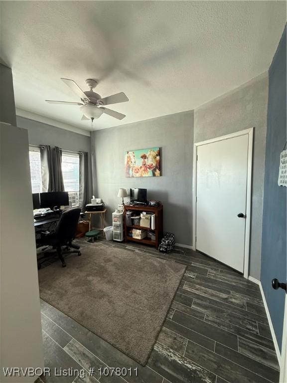 office area featuring ceiling fan