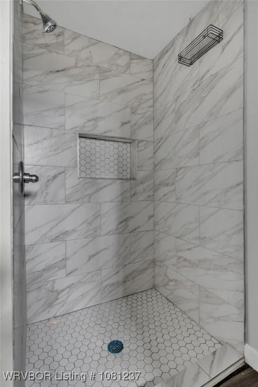 2101 N I St, Fort Smith, AR 72901 - bathroom with a tile shower