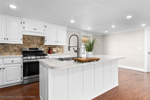 kitchen featuring a center island, under cabinet range hood, light countertops, stainless steel range, and dark wood-style flooring