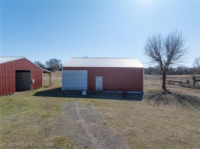 view of pole building with driveway